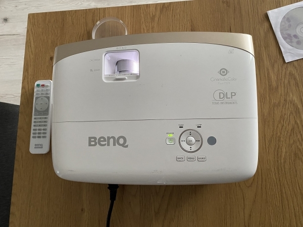 [Sprzedam] Projektor BenQ W2000