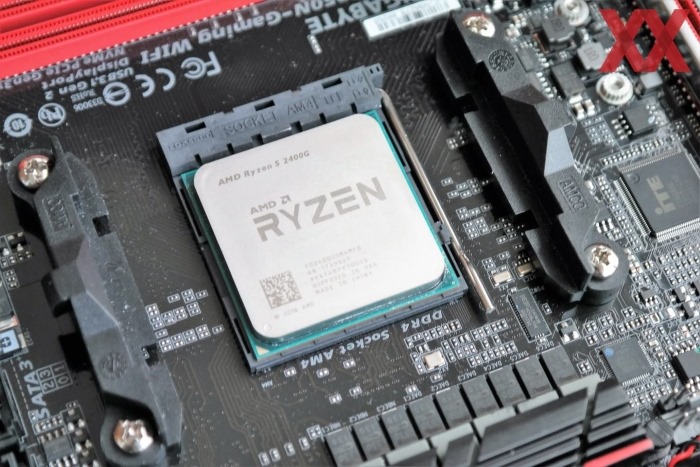 AMD Ryzen 5 2400 G środek