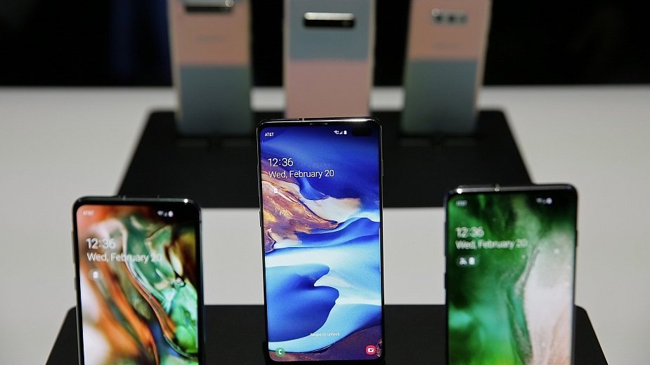 Samsung: smartfon OLED z kamerą pod ekranem za min. 3 lata