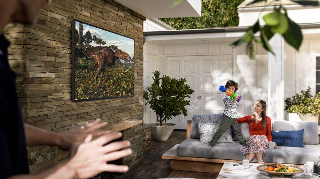 Samsung ogłasza The Terrace - telewizor QLED idealny do ogrodu lub na taras z jasnością 2000 nitów