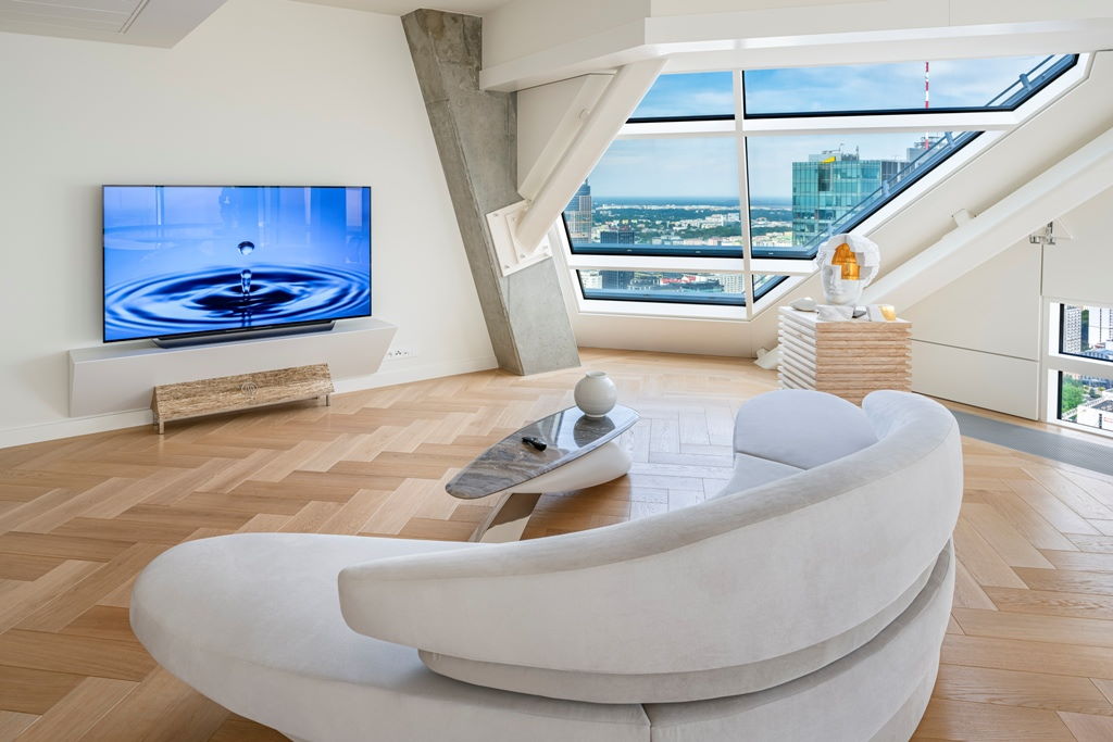 77 calowy LG OLED w najwyższym mieszkalnym budynku w Unii Europejskiej w Polsce. Ile kosztuje taki telewizor?