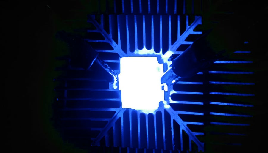 Samsung ogłasza przełom w pracy nad technologią QLED - chodzi o diody emitujące niebieskie światło. Co to oznacza?
