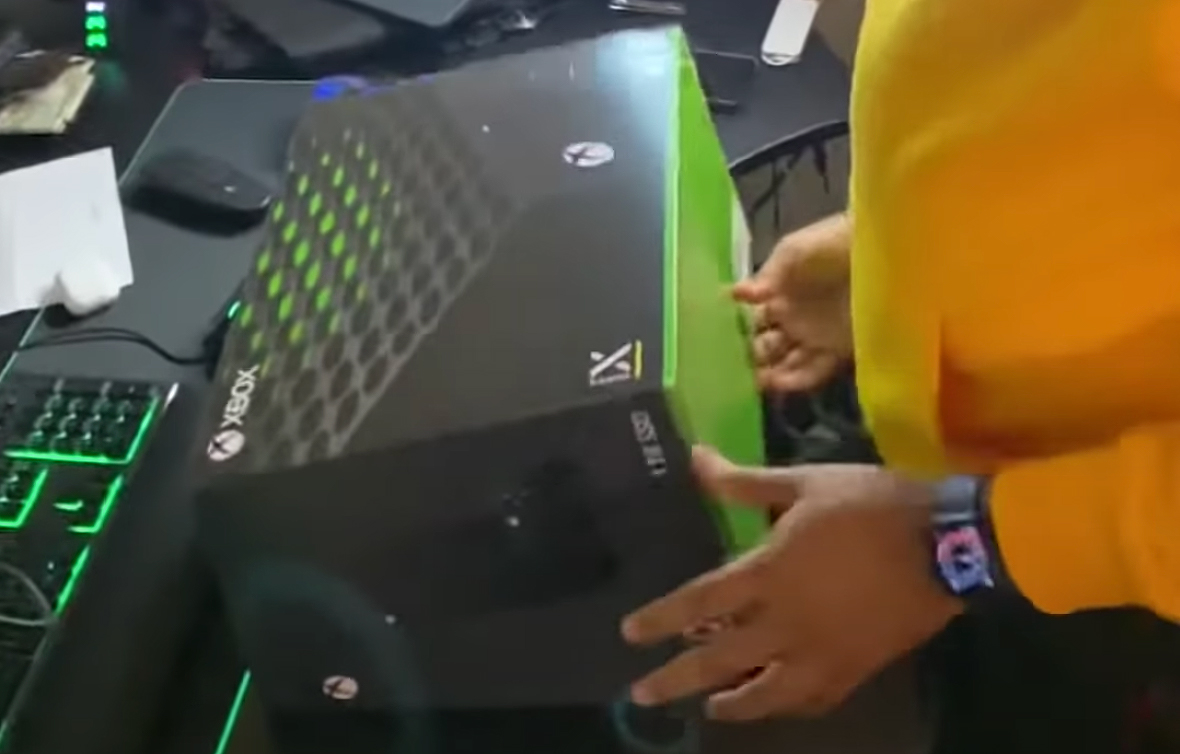 Xbox Series X rozpakowany – co znajdziemy w środku na premierę nowej konsoli? Zobaczcie unboxing!