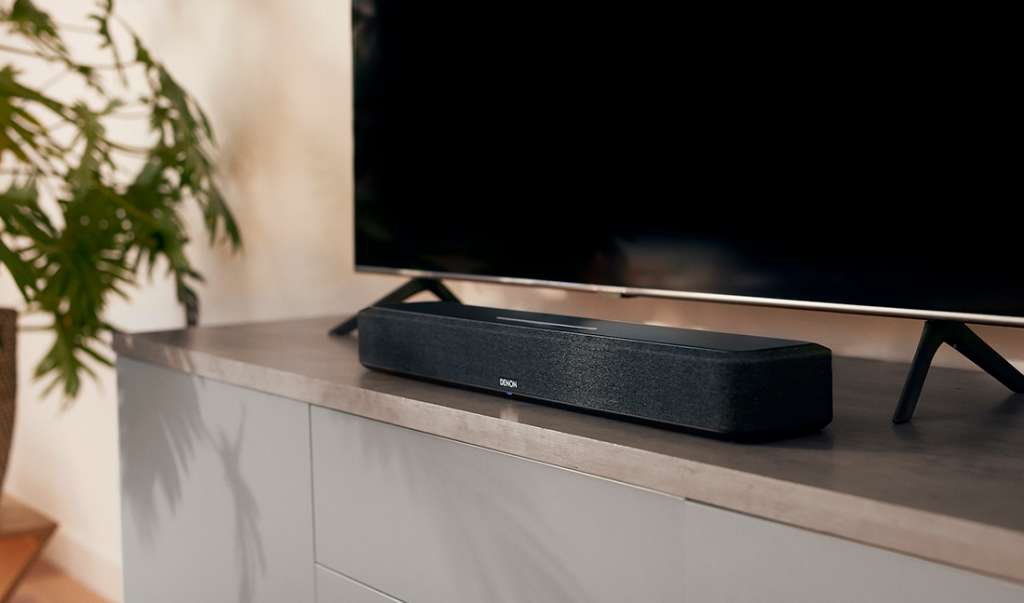 Denon Home 550 to kompaktowy soundbar gotowy na przyszłość. Dolby Atmos, DTS:X i szerokie wsparcie dla systemów Smart Home