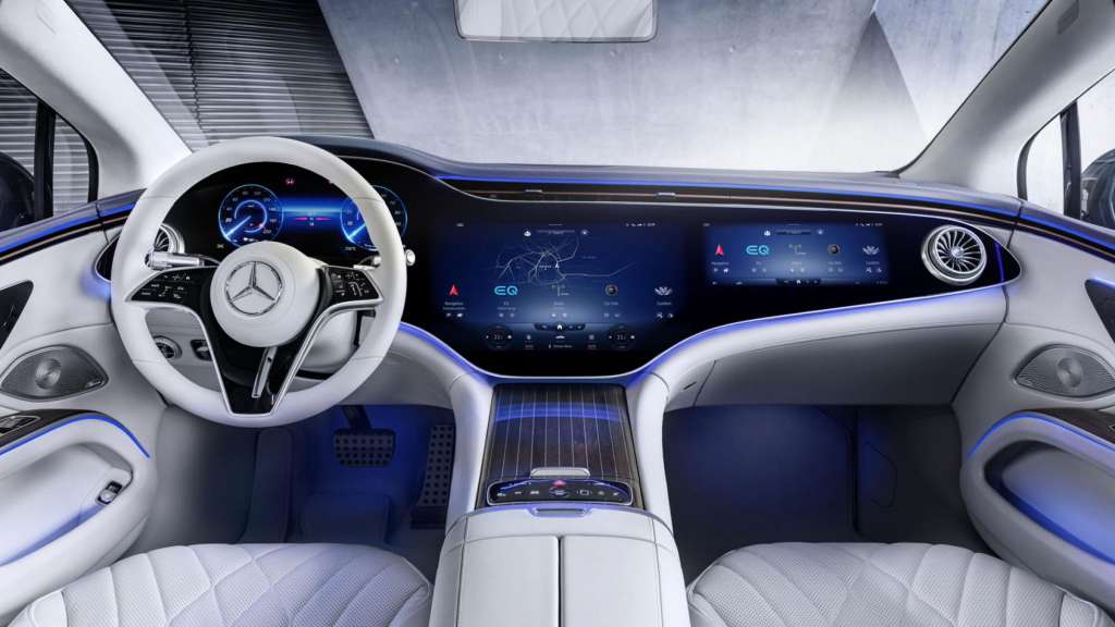56-calowy ekran OLED uświetni kokpit nowego Mercedesa! To już praktycznie telewizor w samochodzie. Cały system ma 24 GB RAMu!