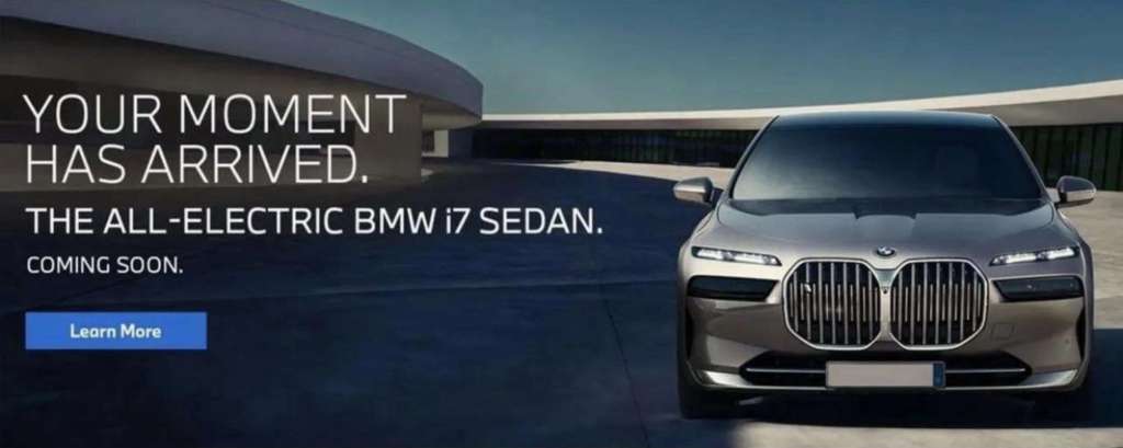 Nowe BMW Serii 7 dostało... panoramiczny monitor 8K! Jak to wygląda we wnętrzu samochodu?