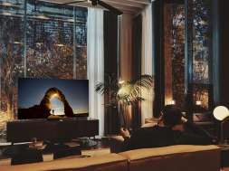 telewizor Samsung QN700BT 2022 lifestyle