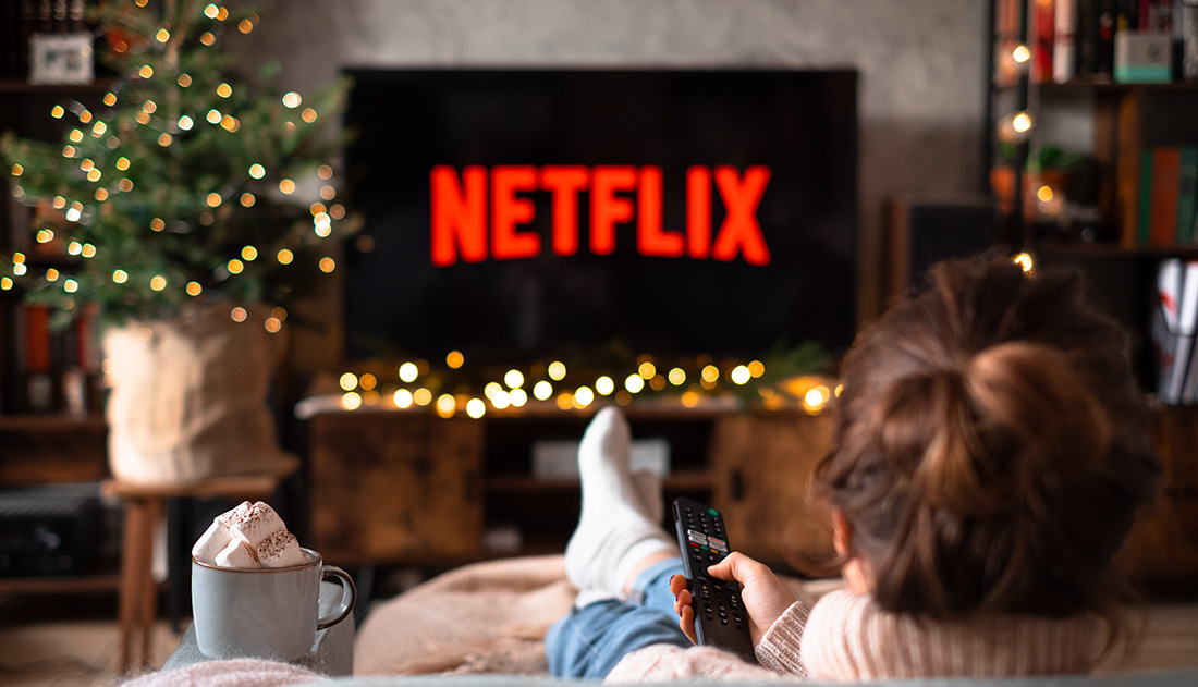 Netflix poleca, co oglądać w Święta i przed nimi. To najlepsze filmy w ofercie!