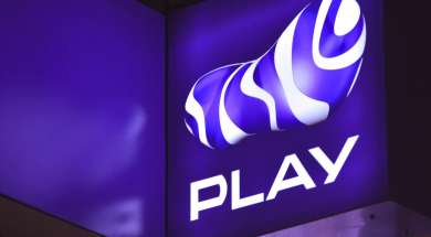 play logo