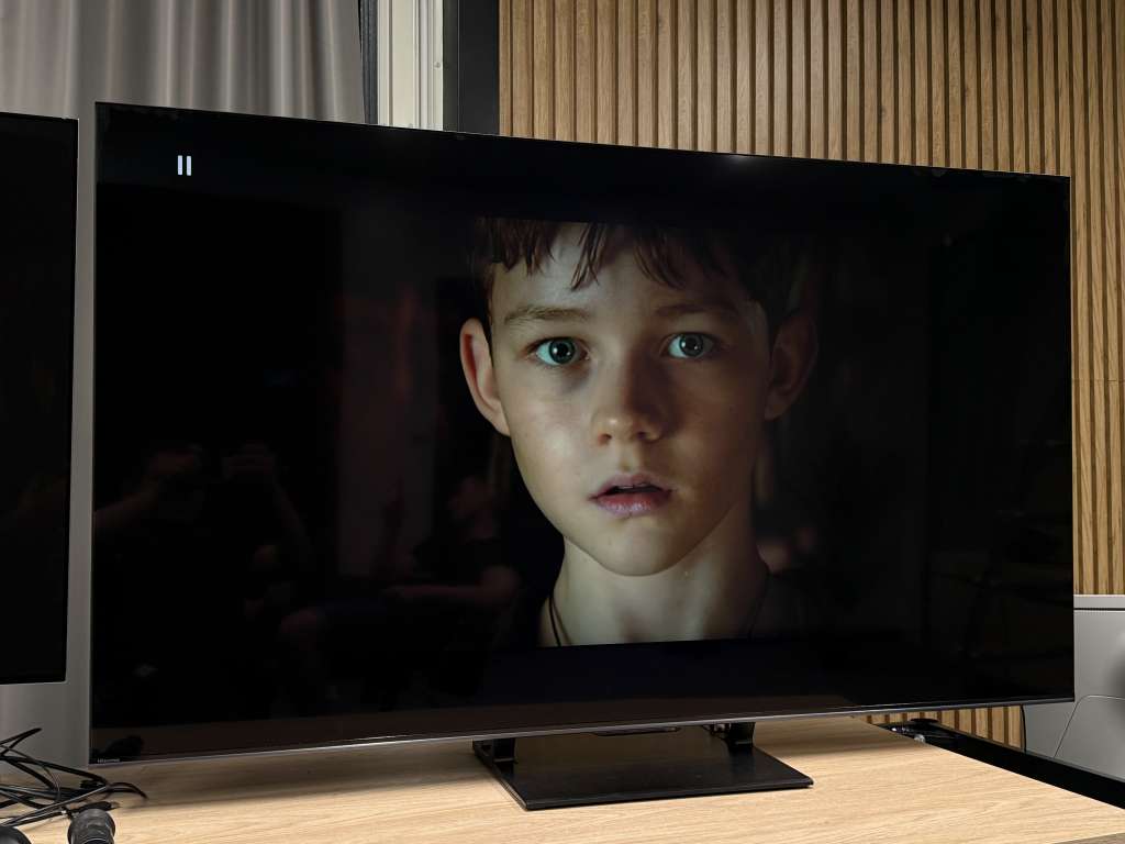 Test telewizor HISENSE U78Q Pro widok przodu ekranu front