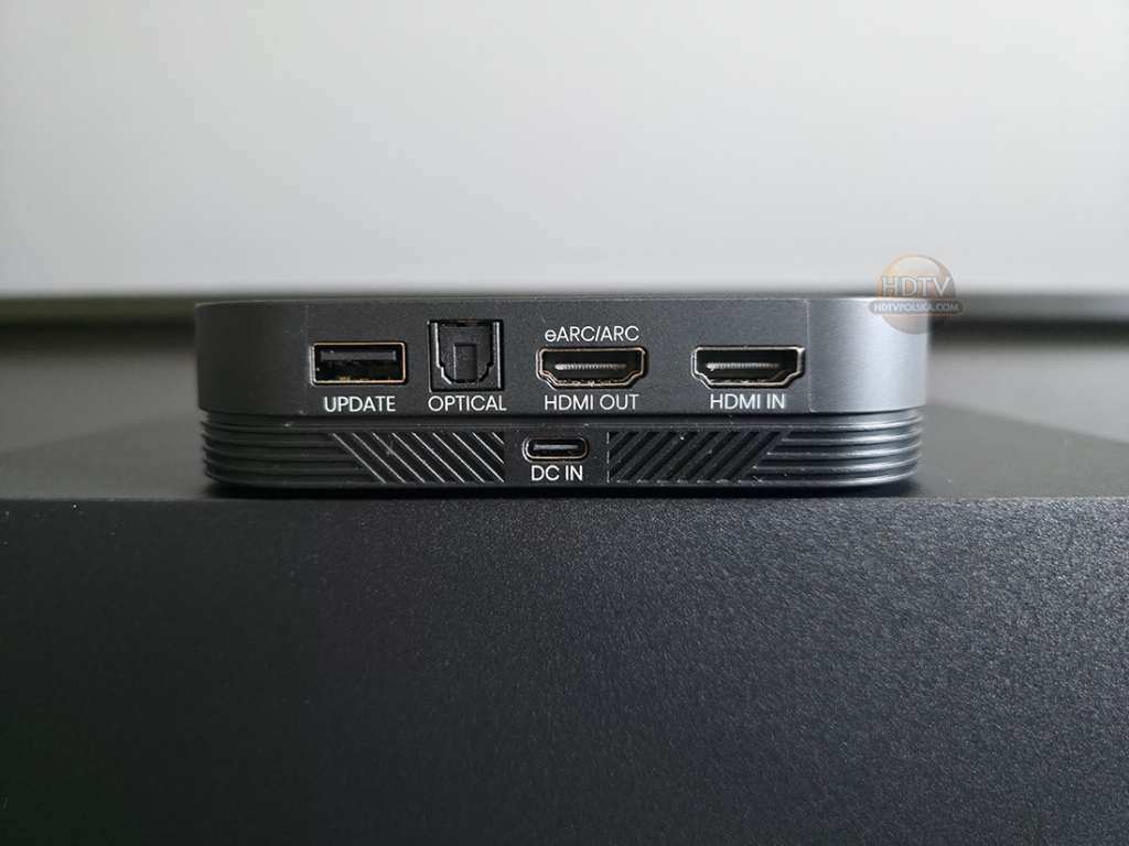 Hub kina domowego HISENSE HT SATURN widoczny od tyłu wraz z panelem złączy - test HDTVPolska