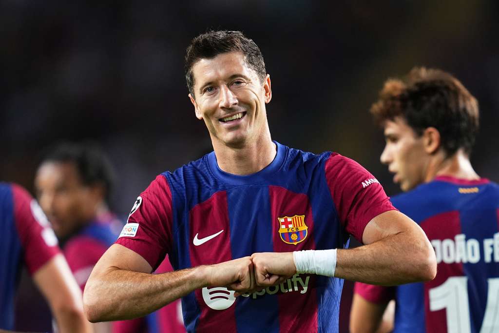 robert lewandowski w koszulce klubu fc barcelona