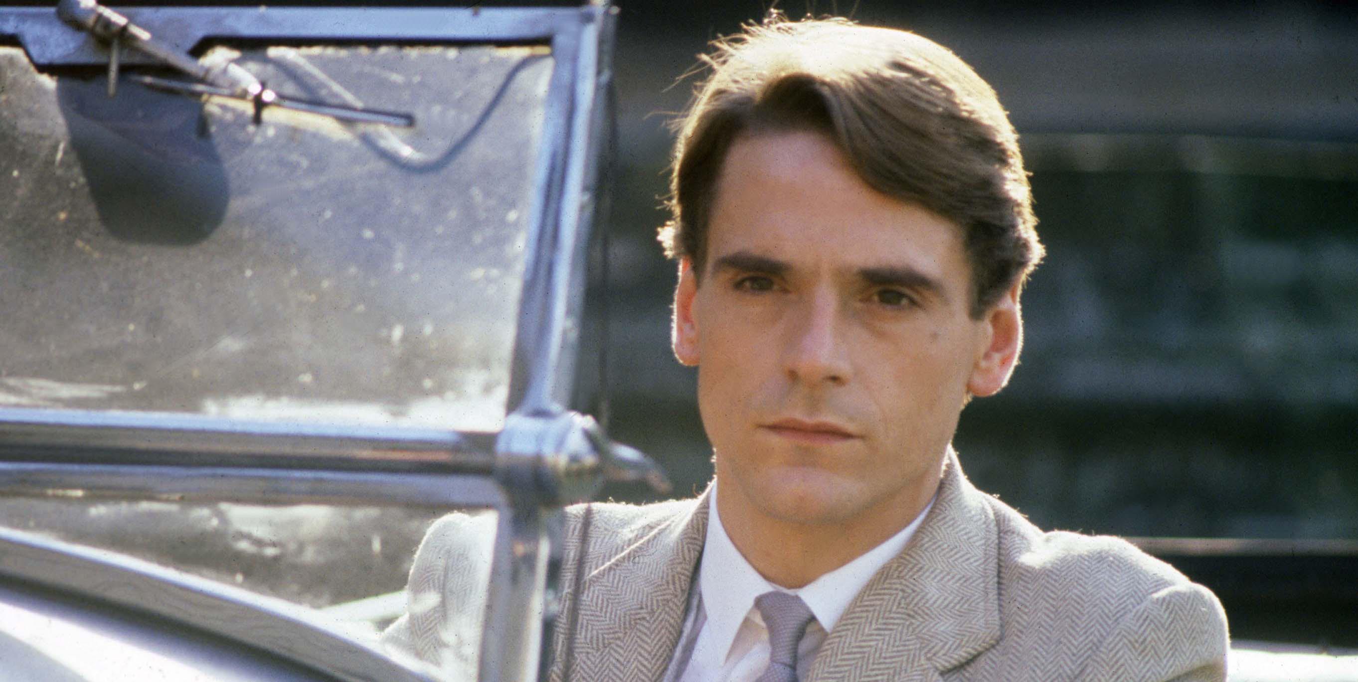 “Może być tylko jeden”? Nie tym razem. Jeremy Irons dołącza do obsady filmu z Henrym Cavillem!