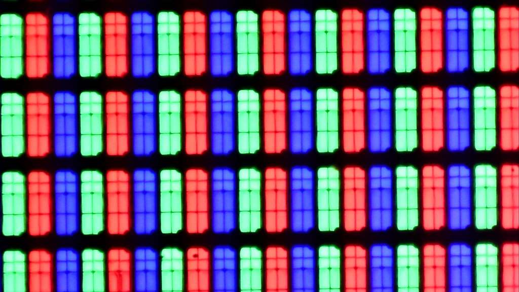 Struktura subpikseli RGB w matrycy telewizora Samsung QN77F – układ pikseli typu RGB.