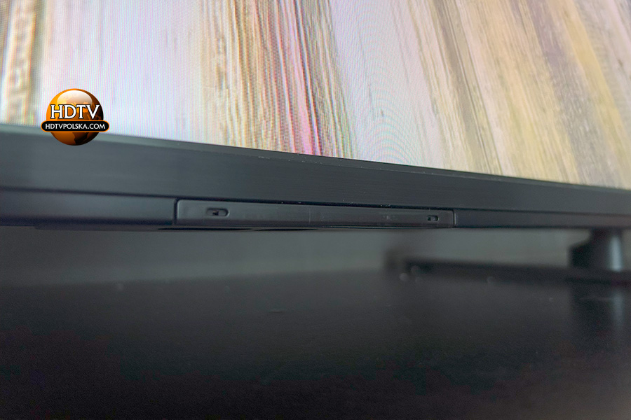 Telewizor Sony BRAVIA 5 - widok na obudowę ekranu z dołu