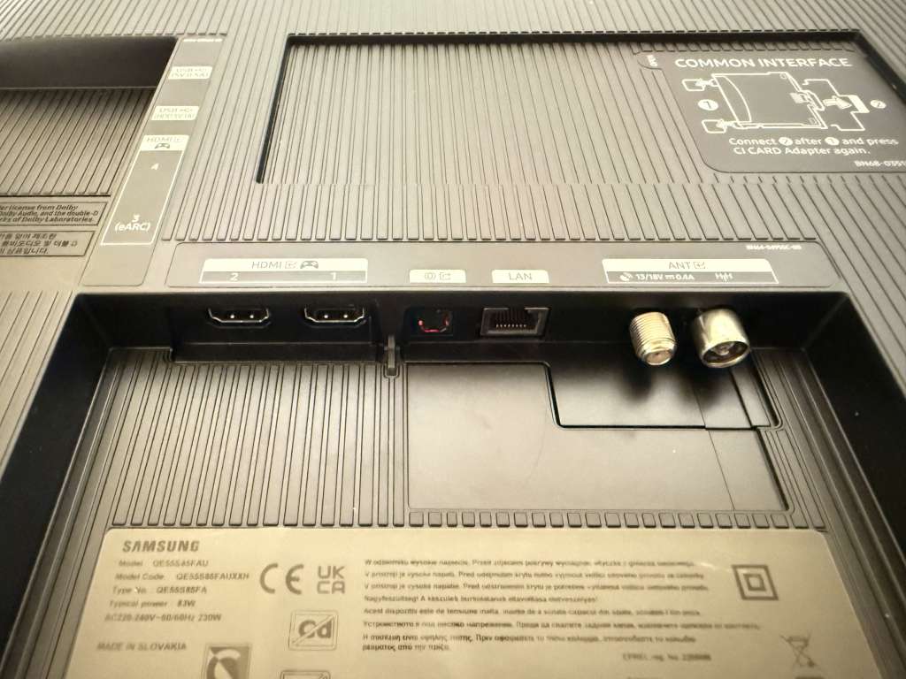 Samsung S85F – złącza HDMI, LAN, antenowe oraz Common Interface na tylnej obudowie