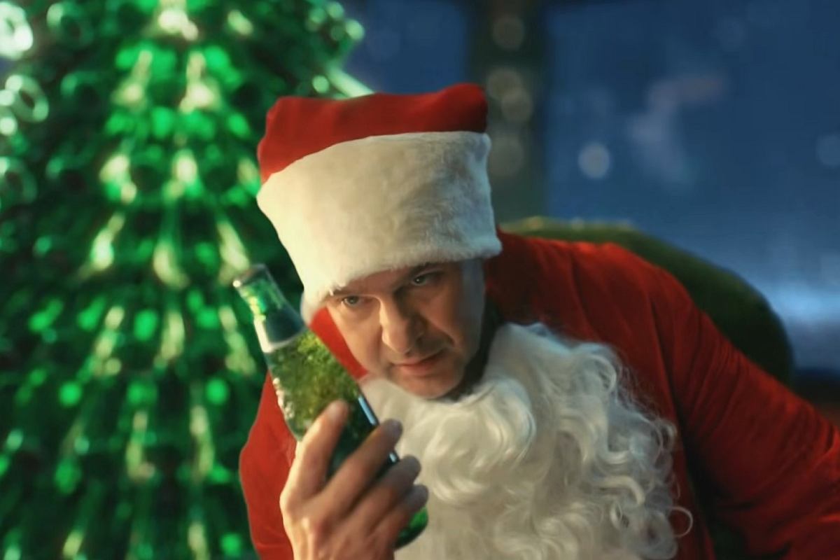 KRRiT właśnie zakazała tej reklamy w telewizji! Spot z Mikołajem wywołał ogromną burzę