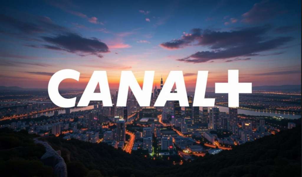 logo canal+ na tle miasta