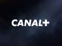 logo canal+ na tle dymu