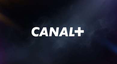 logo canal+ na tle dymu