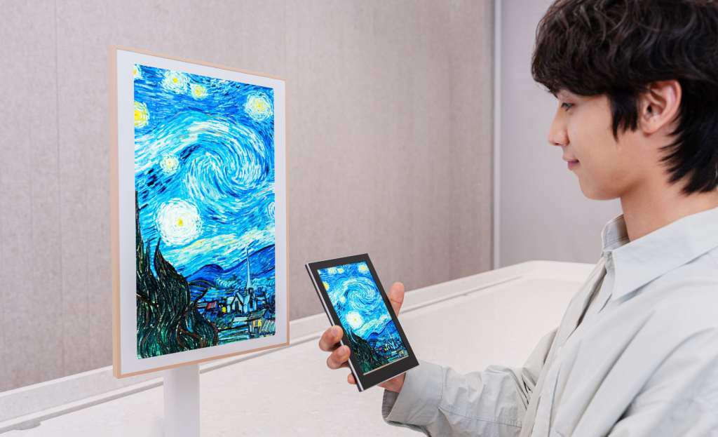 Ekran QDEL produkcji Samsung Display na wystawie