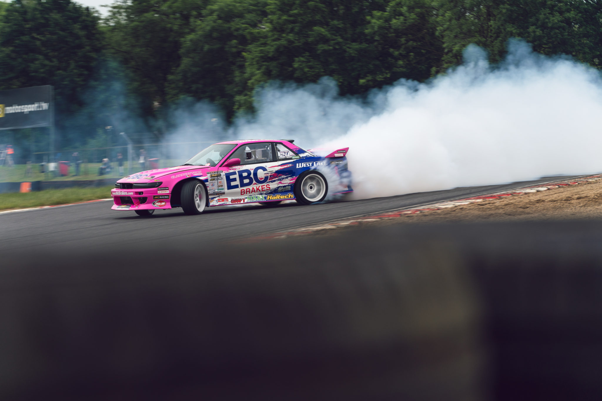 Oglądaj Drift Master 2026 w telewizji i online! Ten kanał pokaże wszystkie zawody i finał na PGE Narodowym