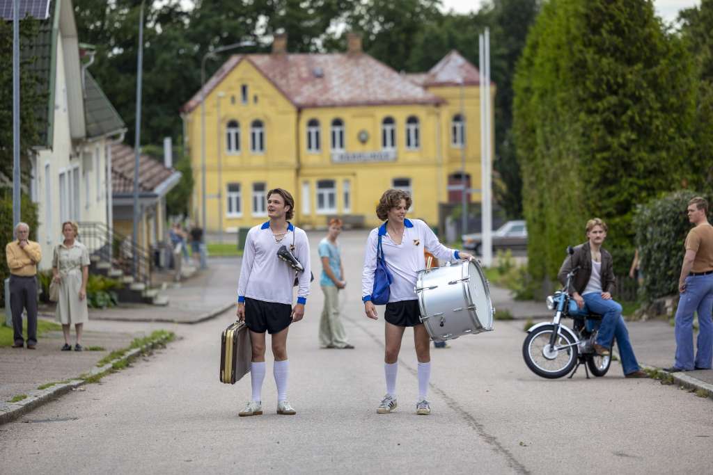 kadr z filmu "Sounds of Summer"