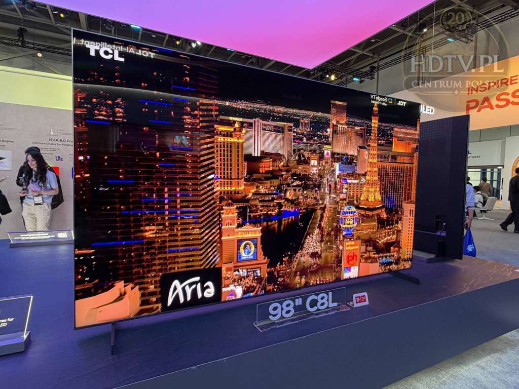 98-calowy telewizor TCL C8L Mini LED prezentowany na stoisku TCL podczas targów IFA 2026 w Berlinie